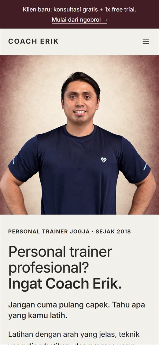 Halaman utama website Coach Erik di ponsel.